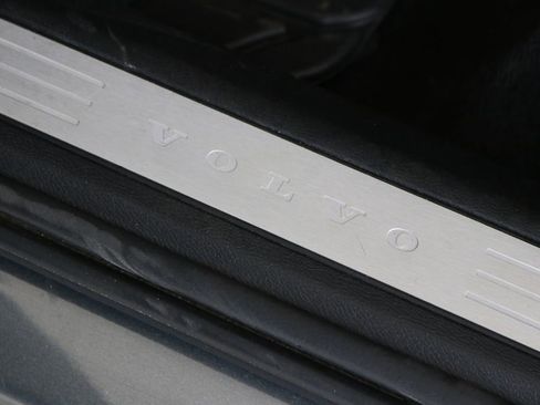 Used 2018 Volvo XC60 T6 Momentum w/ Vision Package image 15