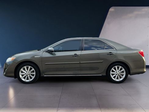 Used 2013 Toyota Camry XLE w/ Leather Pkg image 2