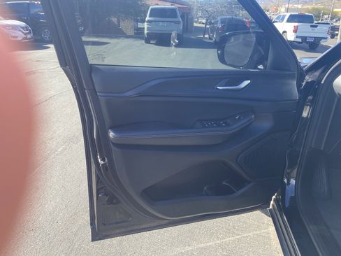 Used 2024 Jeep Grand Cherokee Altitude image 7