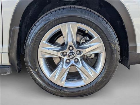 Used 2019 Toyota Highlander Limited image 25