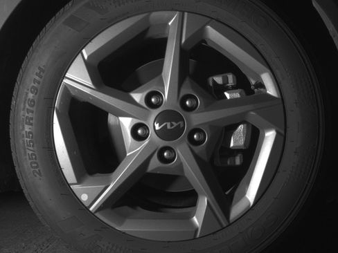 Used 2025 Kia K4 LXS image 12