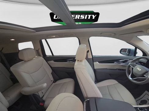 Used 2025 Cadillac XT6 Premium Luxury AWD/4WD image 27