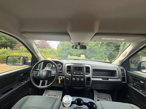 Used 2015 RAM 1500 ST AWD/4WD image 9