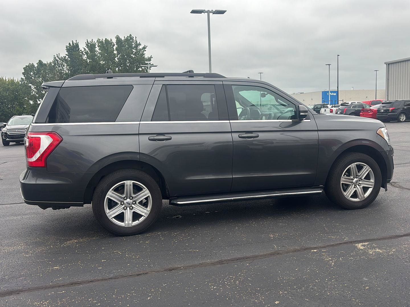 Used 2020 Ford Expedition XLT w/ Equipment Group 202A AWD/4WD image 7