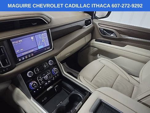 Used 2021 GMC Yukon XL Denali w/ Denali Premium Package AWD/4WD image 27