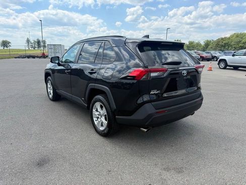 Used 2021 Toyota RAV4 XLE w/ Convenience Package AWD/4WD image 8