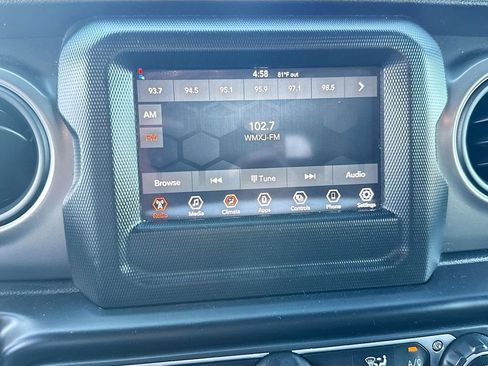 Used 2022 Jeep Wrangler Sport image 15