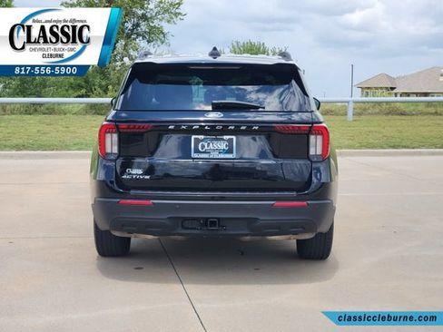 Used 2025 Ford Explorer Active RWD image 9