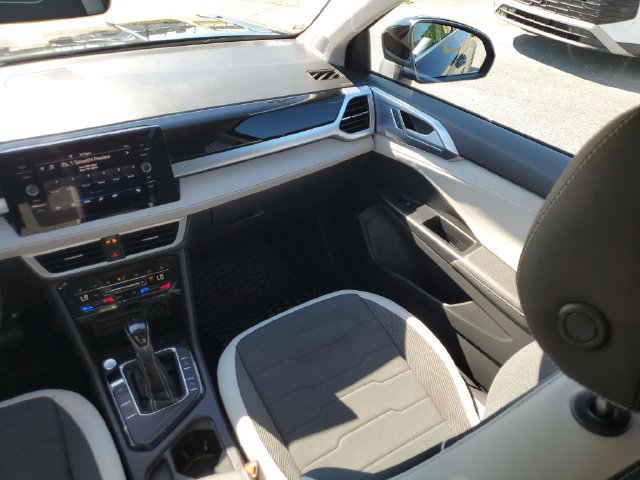 Certified 2025 Volkswagen Taos SE w/ Panoramic Sunroof Package FWD image 10