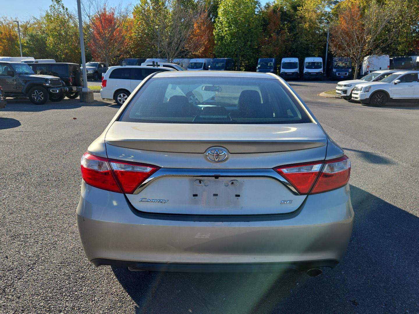 Used 2015 Toyota Camry SE FWD image 6