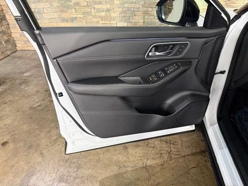 Certified 2026 Nissan Rogue Platinum w/ Platinum Premium Package AWD/4WD image 9
