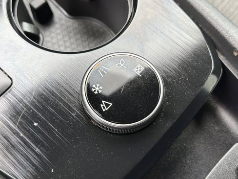 Used 2022 Nissan Rogue SV image 32