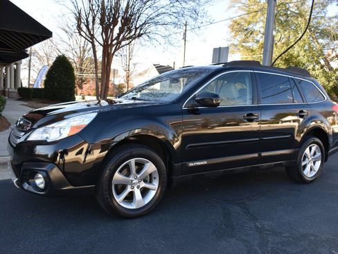 Used 2013 Subaru Outback 2.5i Limited image 2