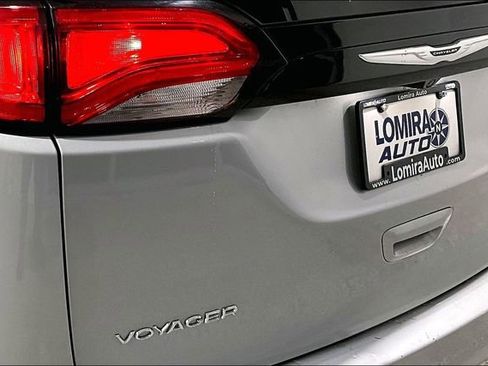 Used 2022 Chrysler Voyager LX image 41