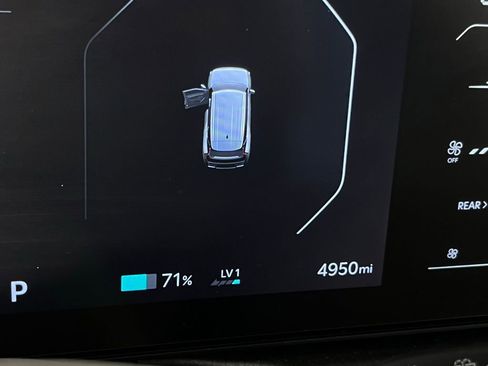 Used 2025 Kia EV9 Wind image 14