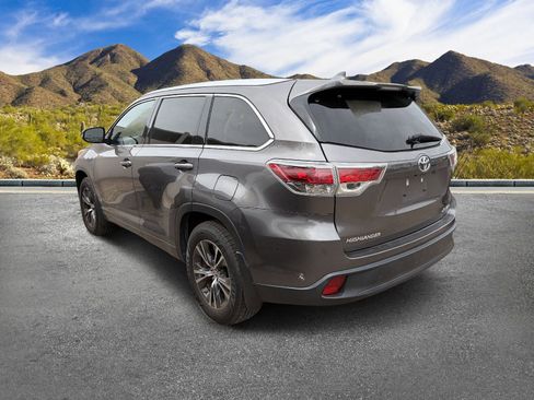 Used 2016 Toyota Highlander XLE AWD/4WD image 6