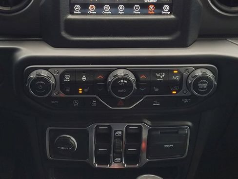 Used 2021 Jeep Gladiator Mojave AWD/4WD image 17