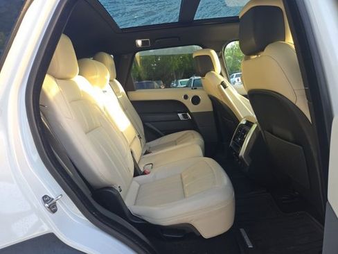 Used 2020 Land Rover Range Rover Sport HSE image 9