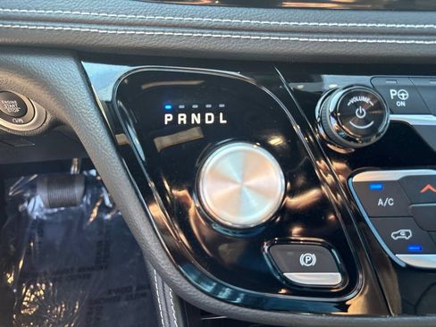 Certified 2022 Chrysler Pacifica Limited w/ S Appearance Package FWD image 15