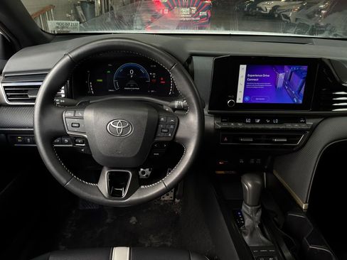 Used 2025 Toyota Camry SE FWD image 14