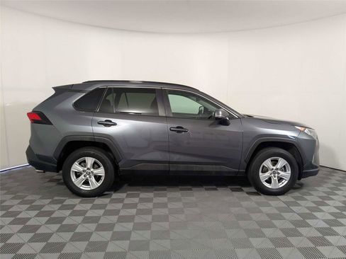 Used 2021 Toyota RAV4 XLE w/ Convenience Package FWD image 4