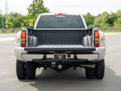 Used 2005 Chevrolet Silverado 3500 LT w/ Heavy-Duty Power Package image 16