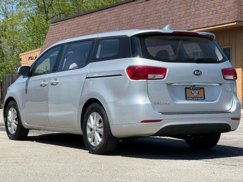 Used 2018 Kia Sedona L FWD image 3