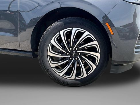 Used 2025 Lincoln Navigator Black Label AWD/4WD image 3