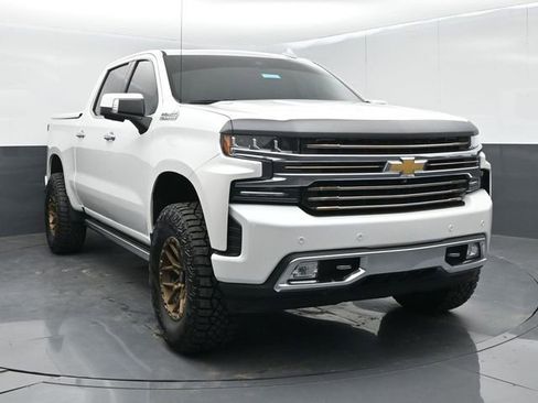 Used 2020 Chevrolet Silverado 1500 High Country w/ Technology Package AWD/4WD image 2