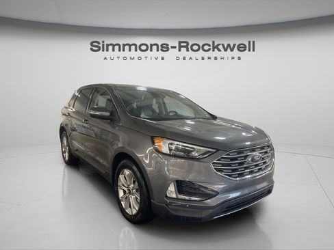 Used 2024 Ford Edge Titanium image 3