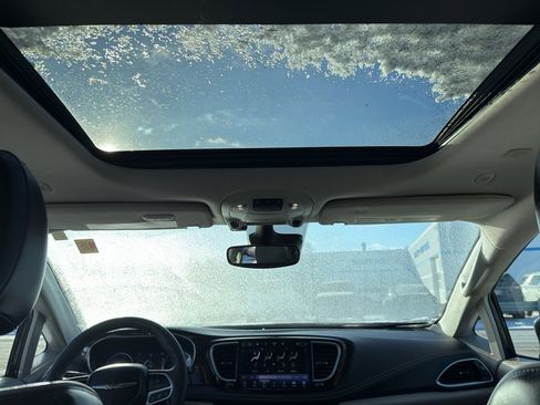 Used 2022 Chrysler Pacifica Limited image 30