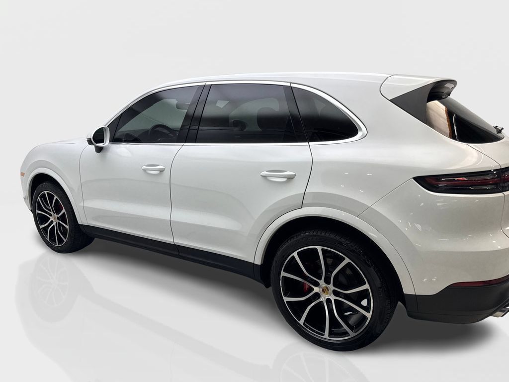 Used 2022 Porsche Cayenne w/ Premium Package AWD/4WD image 15