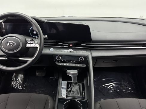 Used 2023 Hyundai Elantra SEL w/ Convenience Package image 25