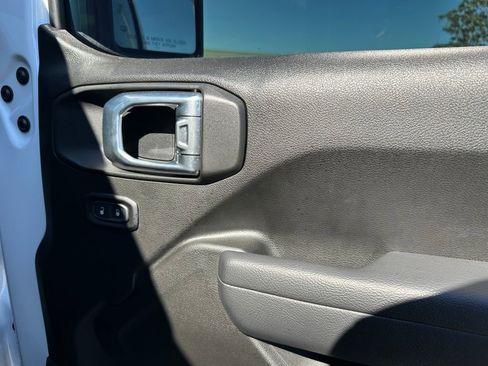 Used 2025 Jeep Wrangler Rubicon image 39