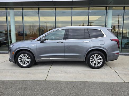 Used 2021 Cadillac XT6 Luxury image 2