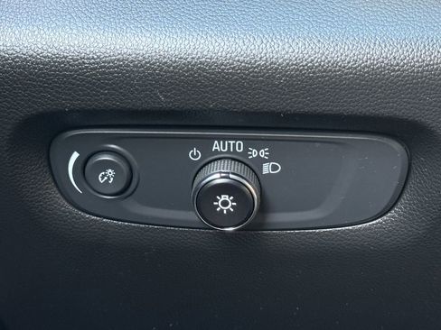 Used 2023 Chevrolet Traverse LS image 22