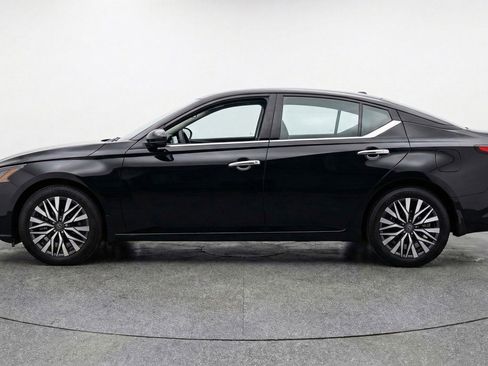 Used 2025 Nissan Altima 2.5 SV FWD image 5