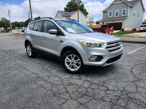 Used 2018 Ford Escape SE FWD image 1
