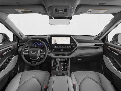 New 2025 Toyota Highlander Platinum image 5