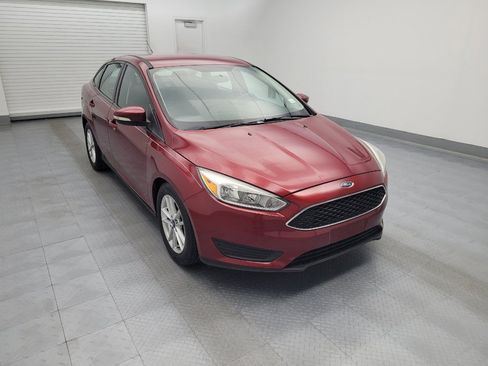 Used 2016 Ford Focus SE w/ SE Cold Weather Package FWD image 13