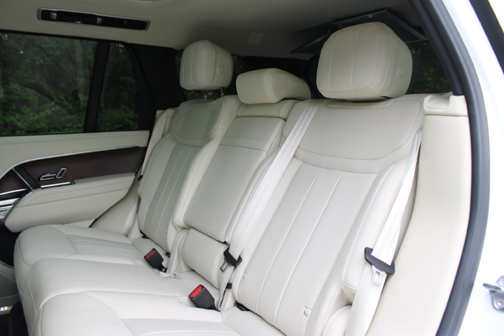 Used 2025 Land Rover Range Rover SE AWD/4WD image 18