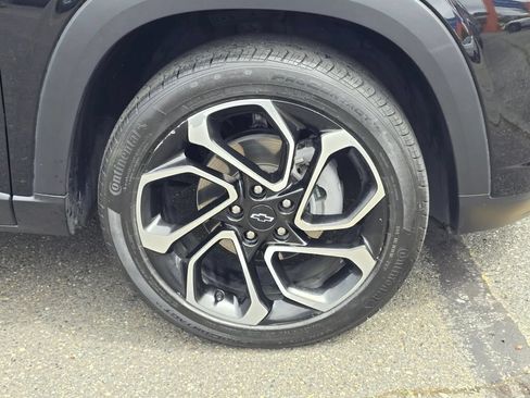 Used 2024 Chevrolet Trax RS w/ Sunroof Package FWD image 9