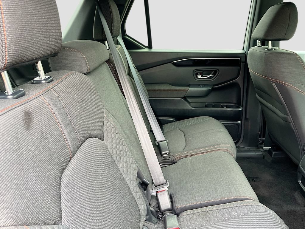 Used 2025 Honda Pilot Sport image 26