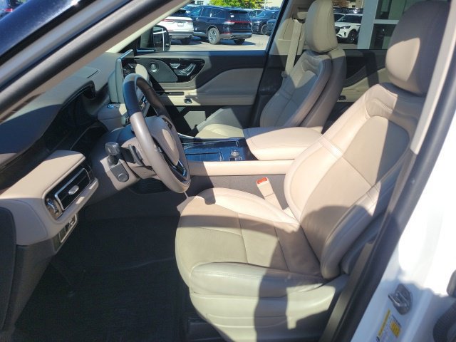 Certified 2023 Lincoln Aviator Reserve w/ Elements Package Plus AWD/4WD image 6