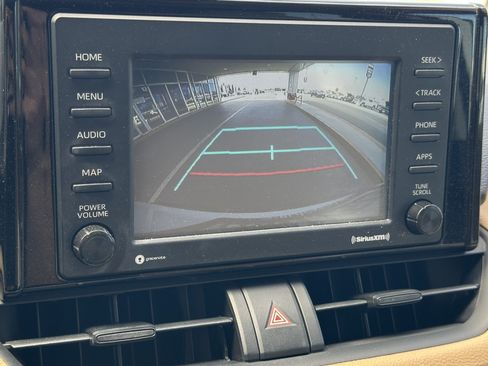 Certified 2021 Toyota RAV4 LE AWD/4WD image 19