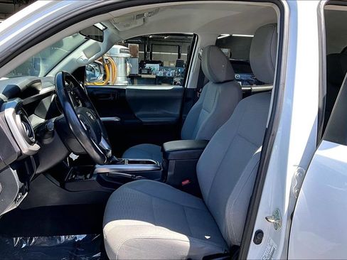 Used 2018 Toyota Tacoma SR5 RWD image 14