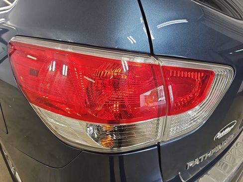 Used 2014 Nissan Pathfinder Platinum w/ Platinum Premium Package AWD/4WD image 40
