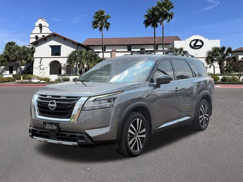 Used 2024 Nissan Pathfinder Platinum w/ Cargo Package FWD image 5