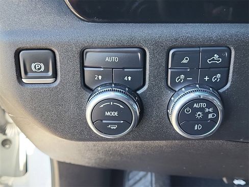 Certified 2024 GMC Sierra 1500 SLT image 24