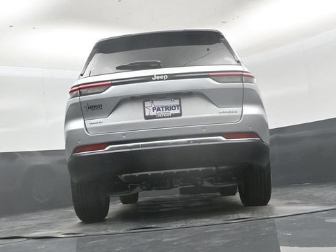 New 2026 Jeep Grand Cherokee Laredo w/ Trailer Tow Package AWD/4WD image 42